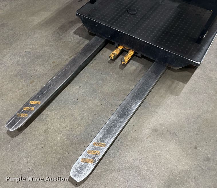 image for item EC3689 2016 Crown SP3520-30 order picker