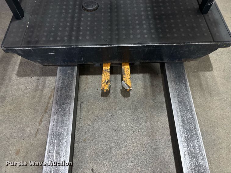 image for item EC3689 2016 Crown SP3520-30 order picker