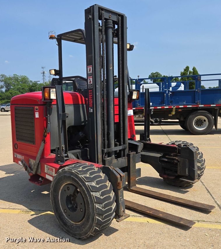 image for item EC4284 Moffett M8 55.4 forklift