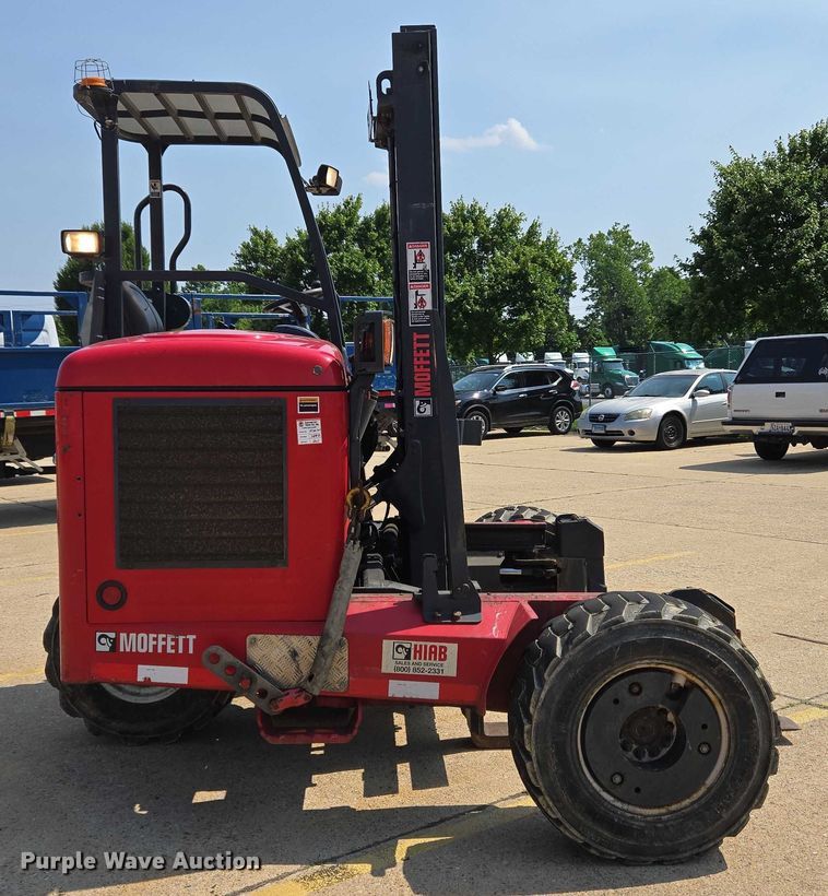 image for item EC4284 Moffett M8 55.4 forklift