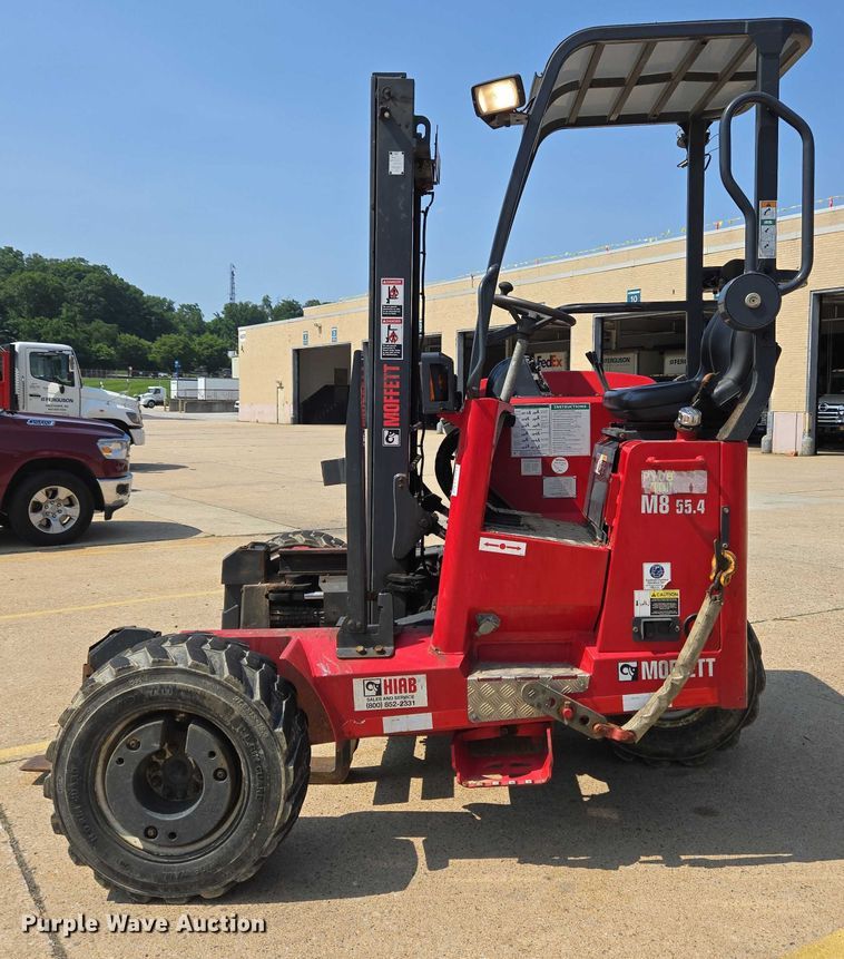 image for item EC4284 Moffett M8 55.4 forklift