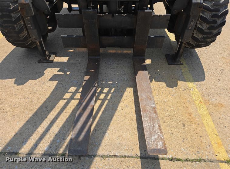 image for item EC4284 Moffett M8 55.4 forklift