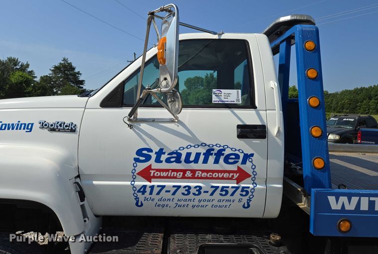 image for item ED2056 1995 GMC TopKick rollback truck