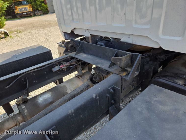 image for item ED2056 1995 GMC TopKick rollback truck