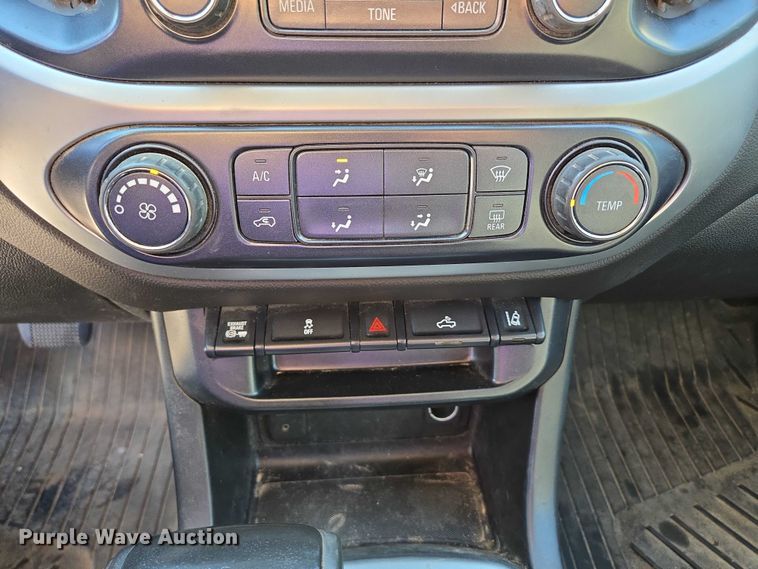 image for item ED2063 2016 Chevrolet Colorado Crew Cab pickup truck