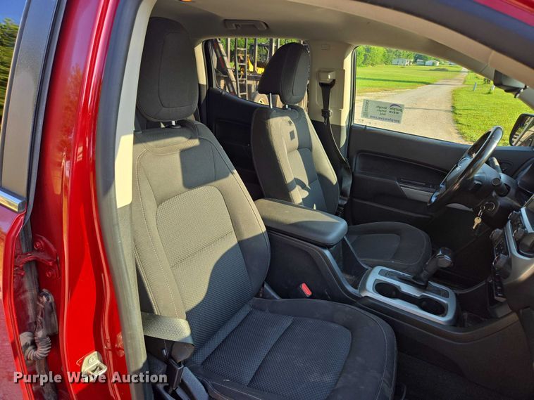 image for item ED2063 2016 Chevrolet Colorado Crew Cab pickup truck