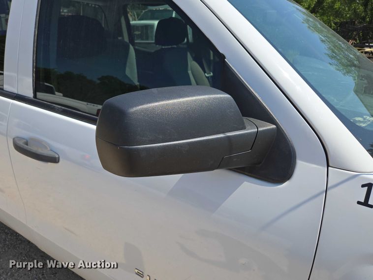 image for item ED2066 2015 Chevrolet Silverado 1500 Crew Cab pickup truck