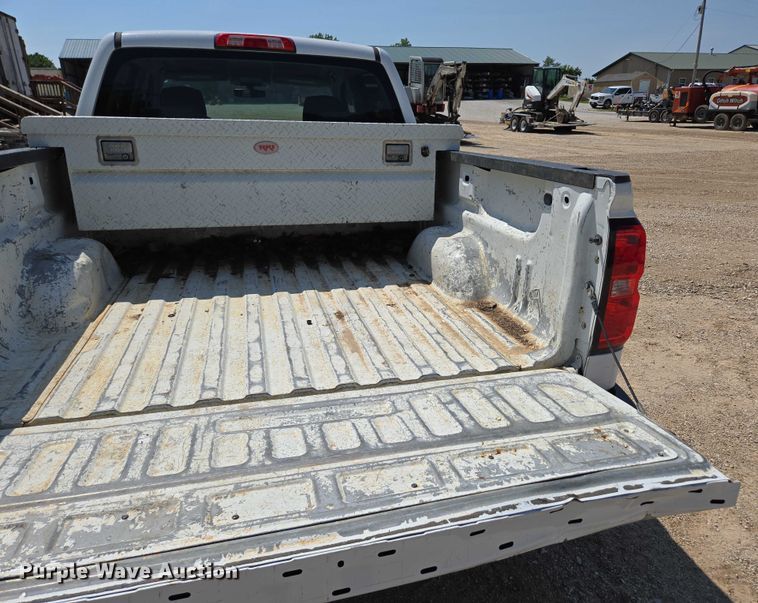 image for item ED2066 2015 Chevrolet Silverado 1500 Crew Cab pickup truck