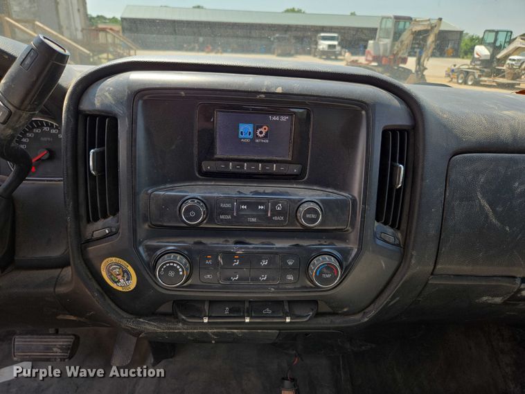 image for item ED2066 2015 Chevrolet Silverado 1500 Crew Cab pickup truck