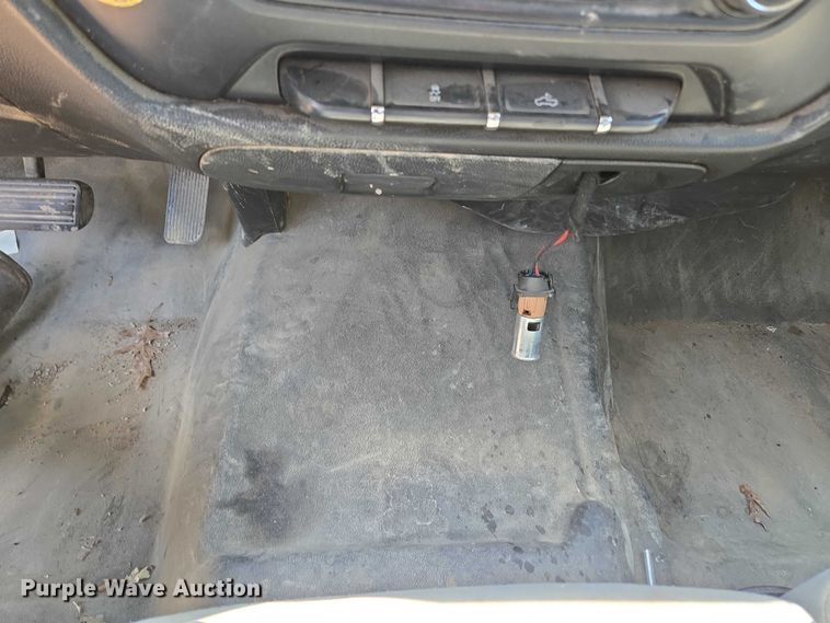 image for item ED2066 2015 Chevrolet Silverado 1500 Crew Cab pickup truck