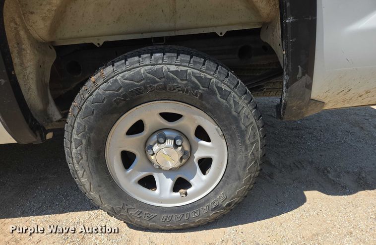 image for item ED2066 2015 Chevrolet Silverado 1500 Crew Cab pickup truck