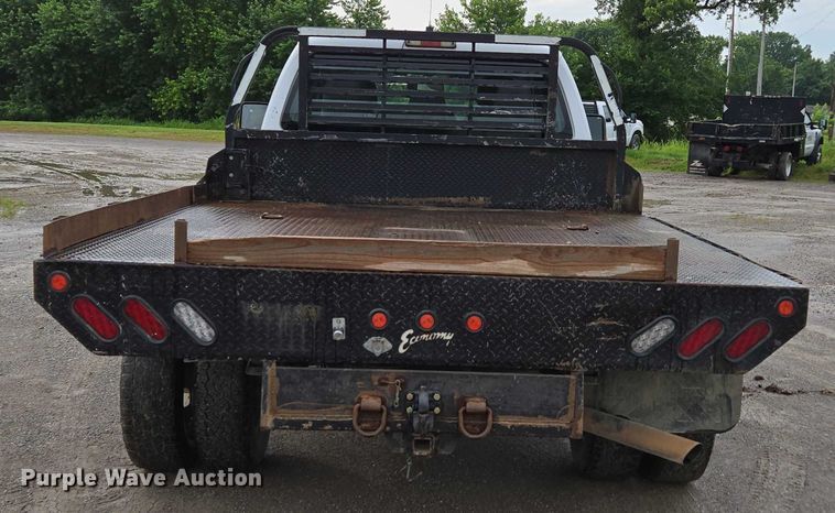 image for item ED2075 2011 Ford F350 Super Duty Crew Cab flatbed pickup truck