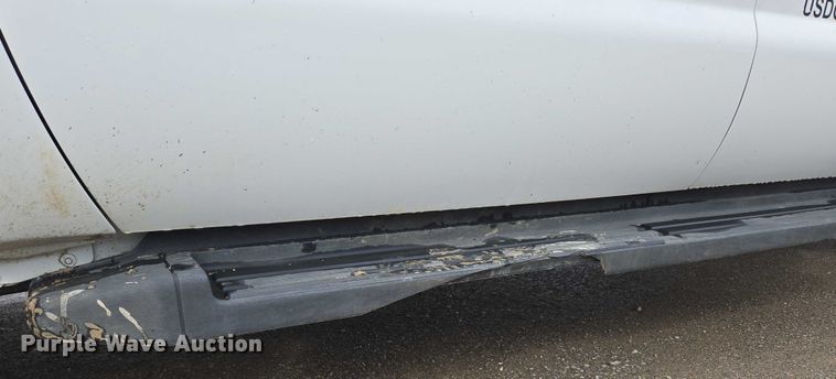 image for item ED2075 2011 Ford F350 Super Duty Crew Cab flatbed pickup truck