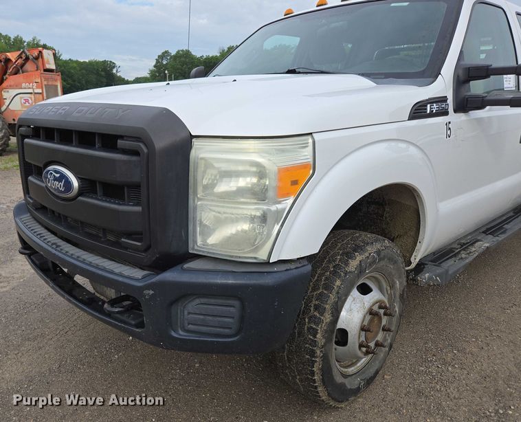 image for item ED2075 2011 Ford F350 Super Duty Crew Cab flatbed pickup truck