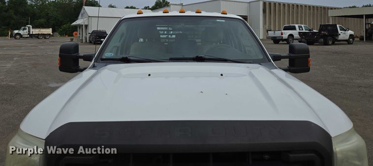 image for item ED2075 2011 Ford F350 Super Duty Crew Cab flatbed pickup truck