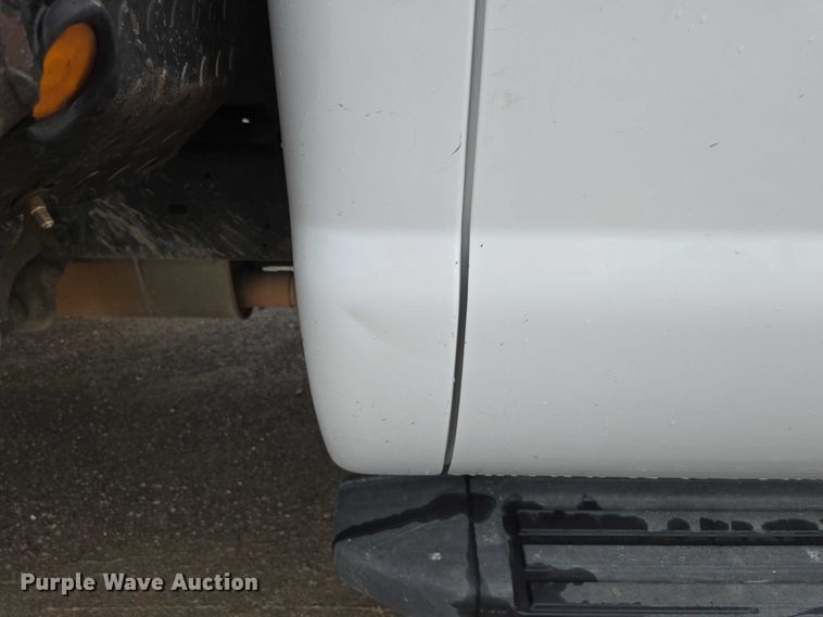 image for item ED2075 2011 Ford F350 Super Duty Crew Cab flatbed pickup truck