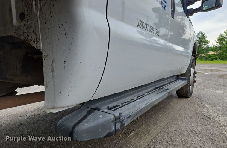 image for item ED2075 2011 Ford F350 Super Duty Crew Cab flatbed pickup truck