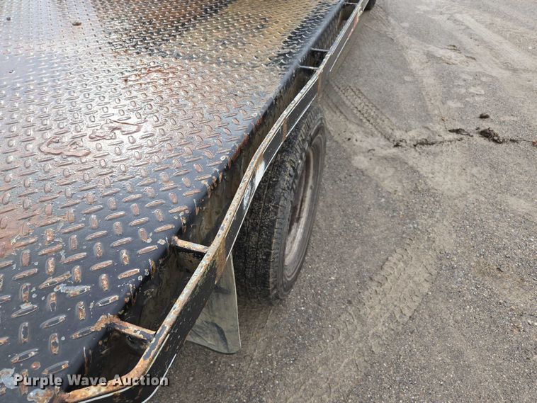 image for item ED2075 2011 Ford F350 Super Duty Crew Cab flatbed pickup truck