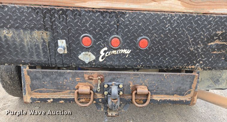 image for item ED2075 2011 Ford F350 Super Duty Crew Cab flatbed pickup truck