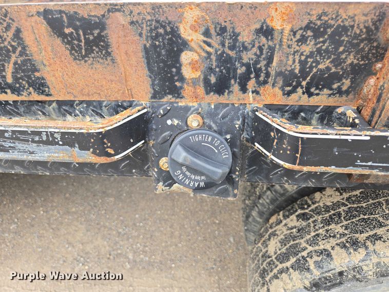 image for item ED2075 2011 Ford F350 Super Duty Crew Cab flatbed pickup truck