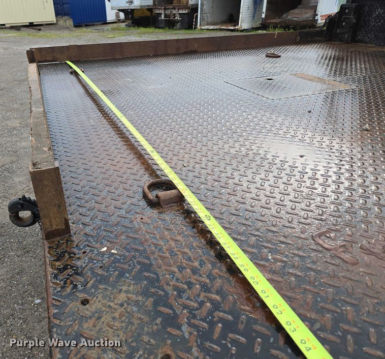 image for item ED2075 2011 Ford F350 Super Duty Crew Cab flatbed pickup truck