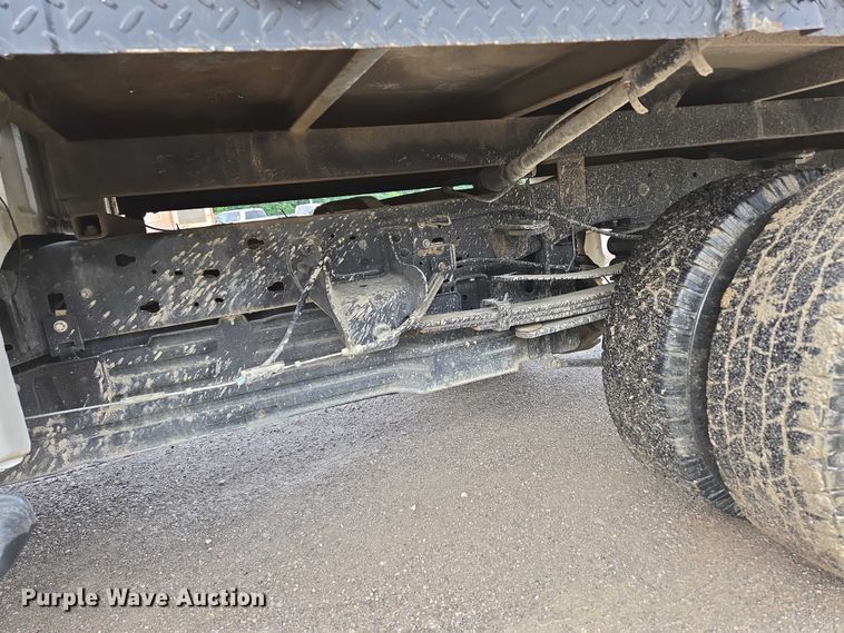 image for item ED2075 2011 Ford F350 Super Duty Crew Cab flatbed pickup truck