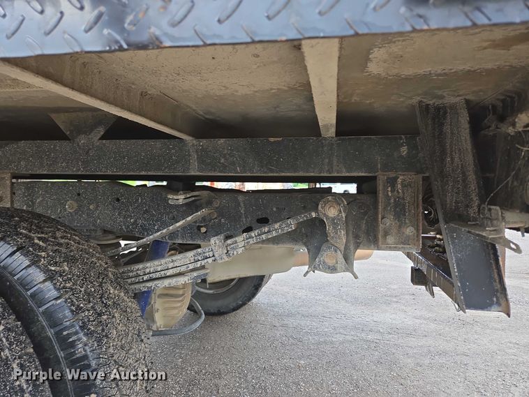 image for item ED2075 2011 Ford F350 Super Duty Crew Cab flatbed pickup truck