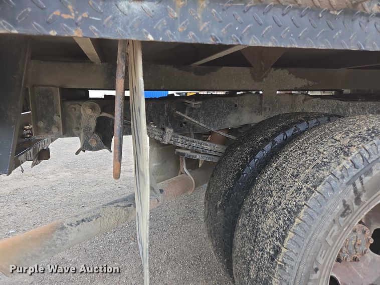 image for item ED2075 2011 Ford F350 Super Duty Crew Cab flatbed pickup truck