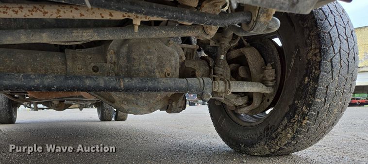 image for item ED2075 2011 Ford F350 Super Duty Crew Cab flatbed pickup truck