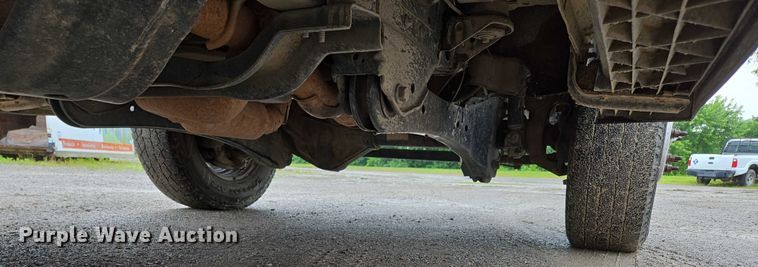 image for item ED2075 2011 Ford F350 Super Duty Crew Cab flatbed pickup truck