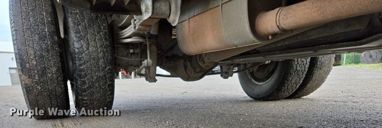 image for item ED2075 2011 Ford F350 Super Duty Crew Cab flatbed pickup truck