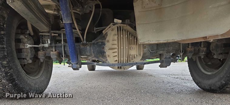 image for item ED2075 2011 Ford F350 Super Duty Crew Cab flatbed pickup truck