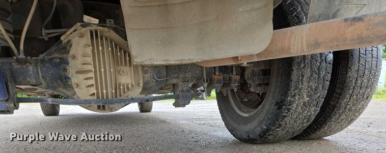 image for item ED2075 2011 Ford F350 Super Duty Crew Cab flatbed pickup truck