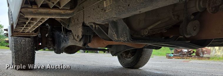 image for item ED2075 2011 Ford F350 Super Duty Crew Cab flatbed pickup truck