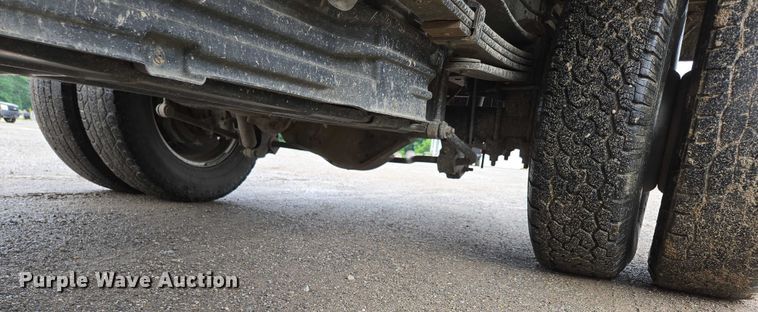 image for item ED2075 2011 Ford F350 Super Duty Crew Cab flatbed pickup truck