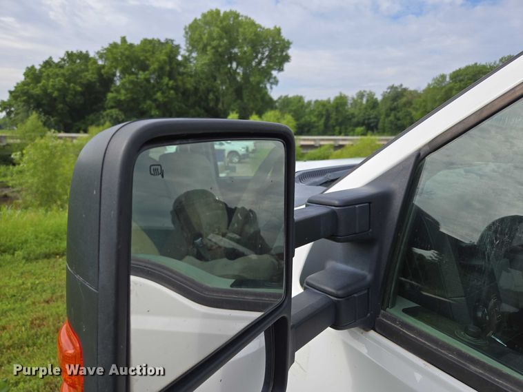 image for item ED2075 2011 Ford F350 Super Duty Crew Cab flatbed pickup truck