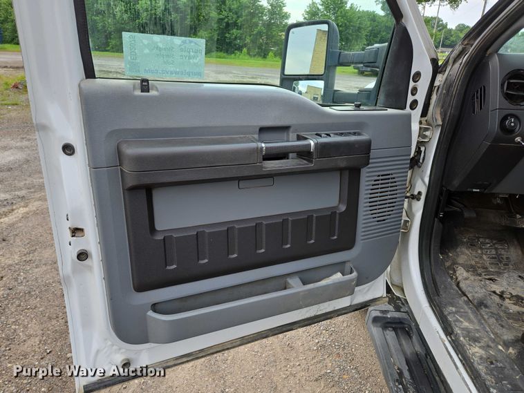 image for item ED2075 2011 Ford F350 Super Duty Crew Cab flatbed pickup truck