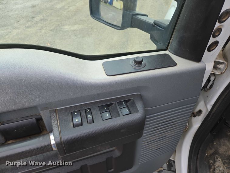 image for item ED2075 2011 Ford F350 Super Duty Crew Cab flatbed pickup truck