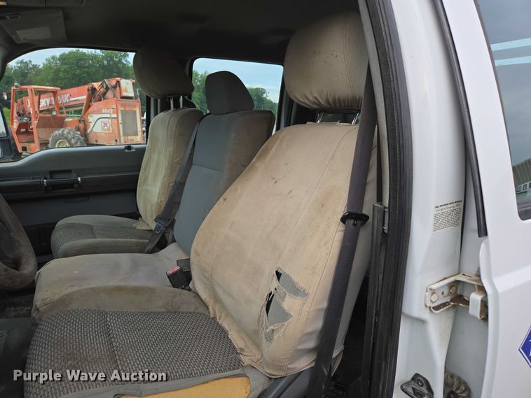 image for item ED2075 2011 Ford F350 Super Duty Crew Cab flatbed pickup truck