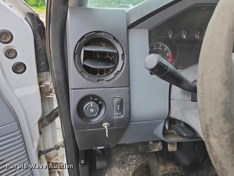 image for item ED2075 2011 Ford F350 Super Duty Crew Cab flatbed pickup truck