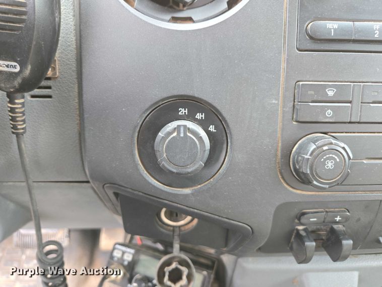 image for item ED2075 2011 Ford F350 Super Duty Crew Cab flatbed pickup truck