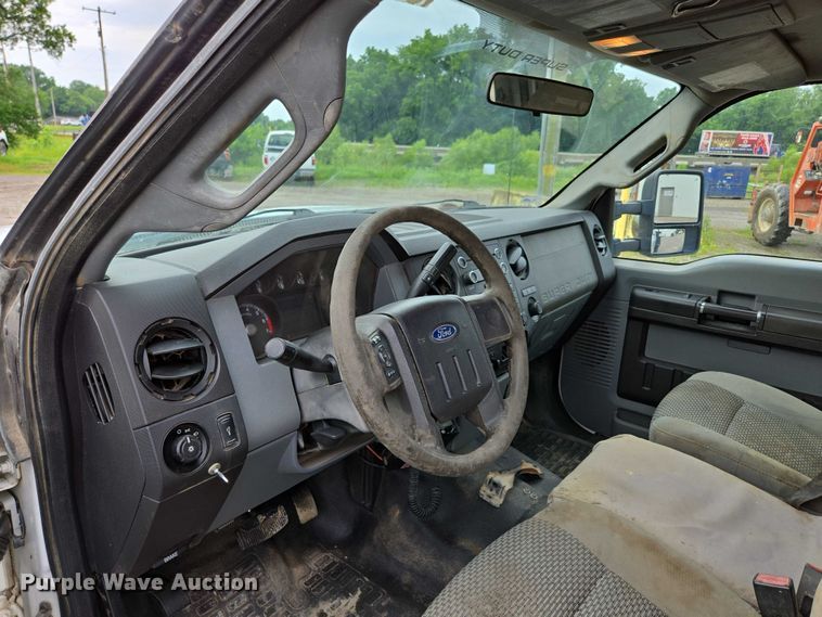 image for item ED2075 2011 Ford F350 Super Duty Crew Cab flatbed pickup truck