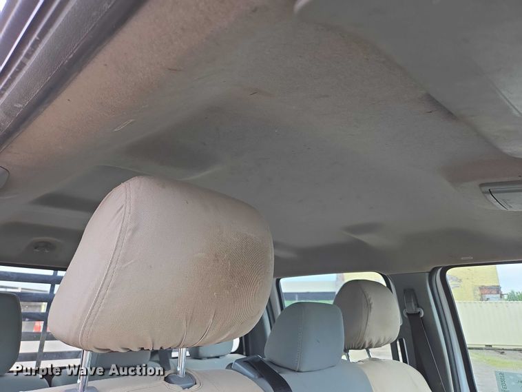 image for item ED2075 2011 Ford F350 Super Duty Crew Cab flatbed pickup truck