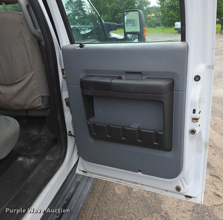 image for item ED2075 2011 Ford F350 Super Duty Crew Cab flatbed pickup truck