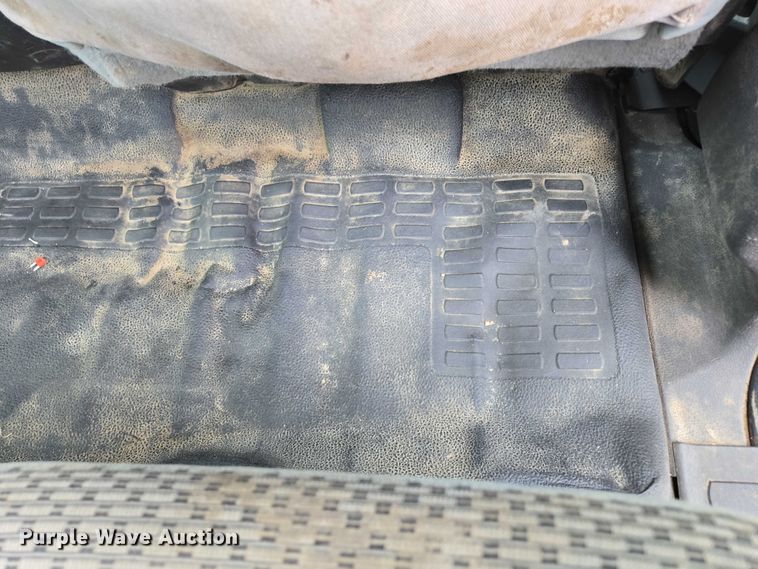 image for item ED2075 2011 Ford F350 Super Duty Crew Cab flatbed pickup truck