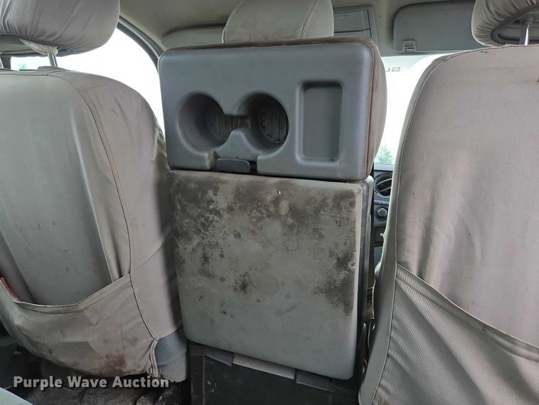 image for item ED2075 2011 Ford F350 Super Duty Crew Cab flatbed pickup truck