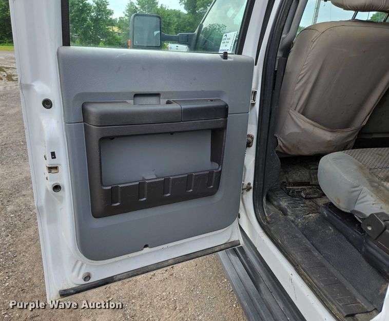 image for item ED2075 2011 Ford F350 Super Duty Crew Cab flatbed pickup truck