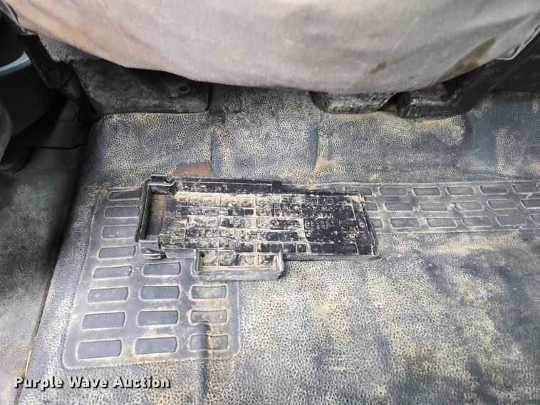 image for item ED2075 2011 Ford F350 Super Duty Crew Cab flatbed pickup truck