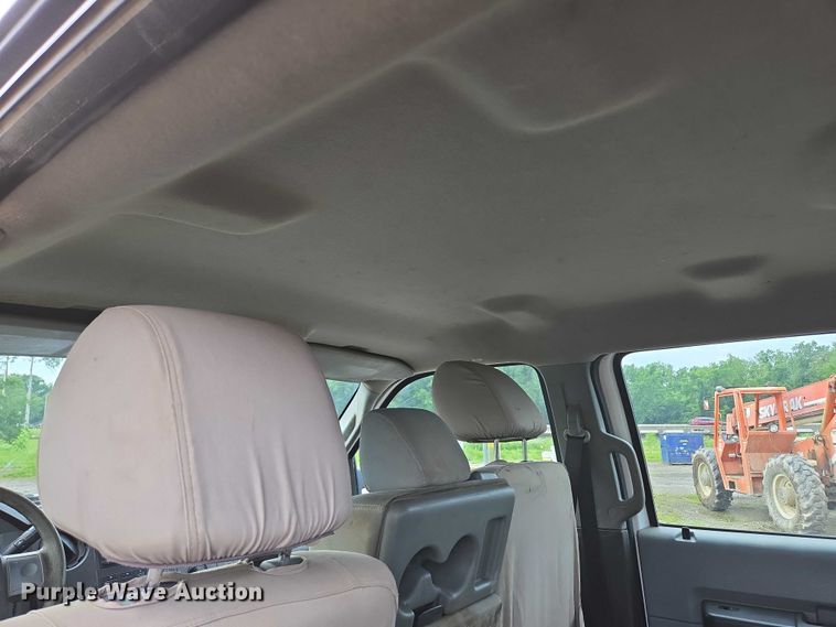 image for item ED2075 2011 Ford F350 Super Duty Crew Cab flatbed pickup truck