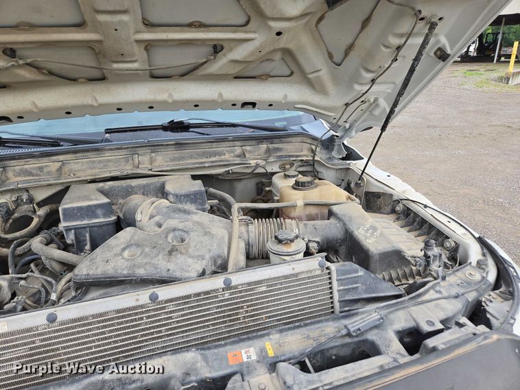 image for item ED2075 2011 Ford F350 Super Duty Crew Cab flatbed pickup truck